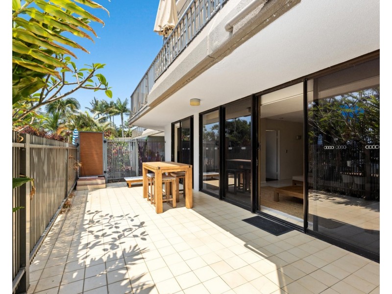 2/828 Pacific Parade, Currumbin QLD 4223