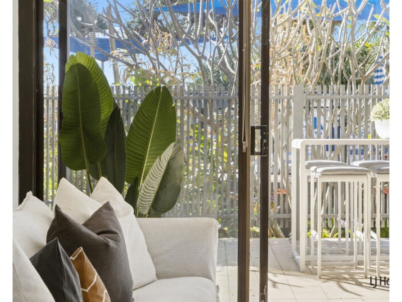 2/828 Pacific Parade, Currumbin QLD 4223