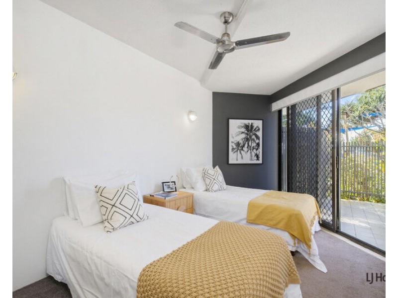 2/828 Pacific Parade, Currumbin QLD 4223