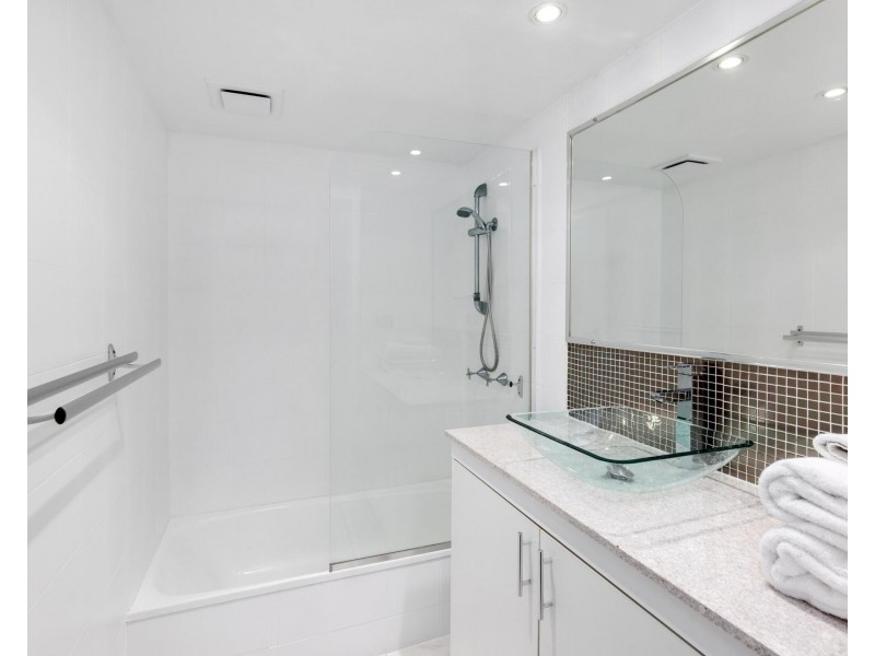 2/828 Pacific Parade, Currumbin QLD 4223