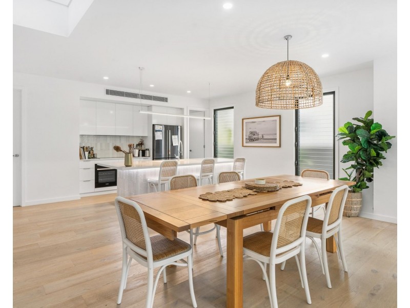 22 Tawarri Crescent, Burleigh Heads QLD 4220