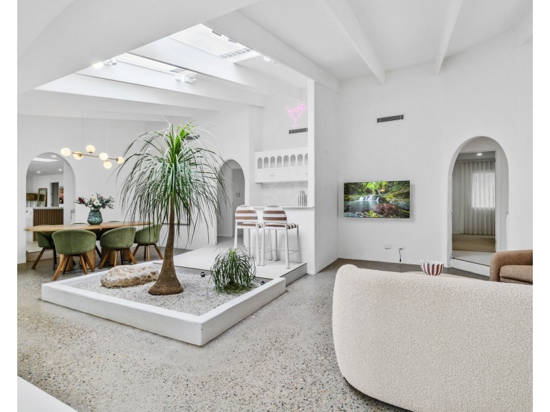 20 Long Island Court, Mermaid Waters QLD 4218