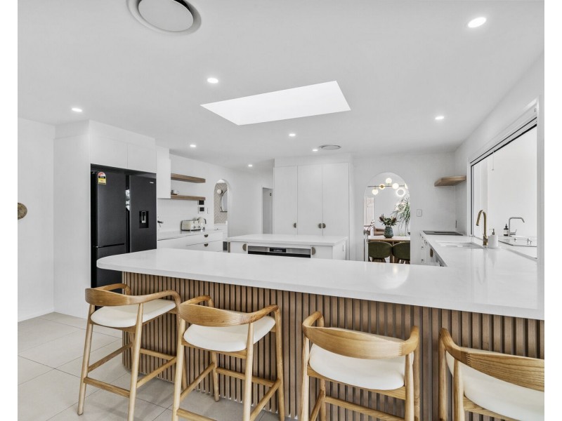 20 Long Island Court, Mermaid Waters QLD 4218