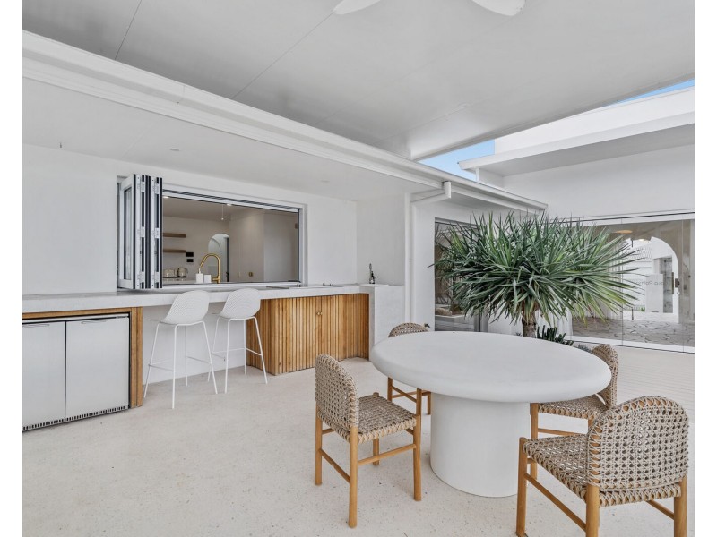 20 Long Island Court, Mermaid Waters QLD 4218