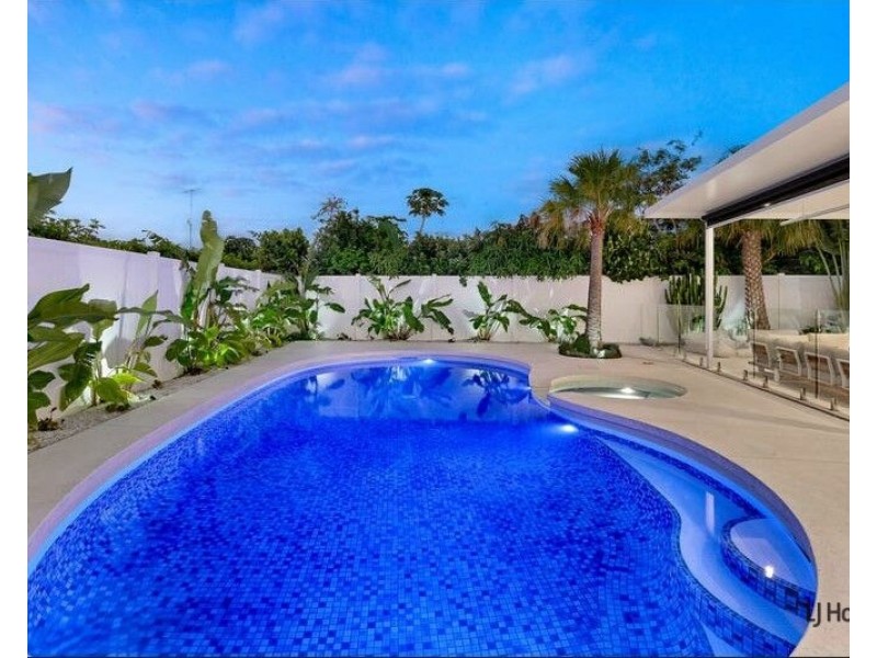 20 Long Island Court, Mermaid Waters QLD 4218