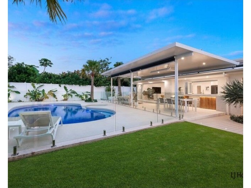 20 Long Island Court, Mermaid Waters QLD 4218
