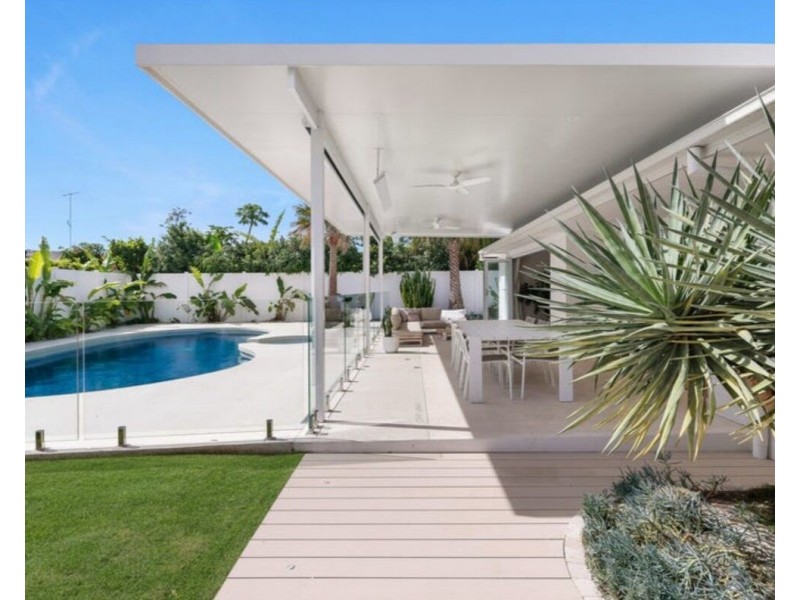 20 Long Island Court, Mermaid Waters QLD 4218