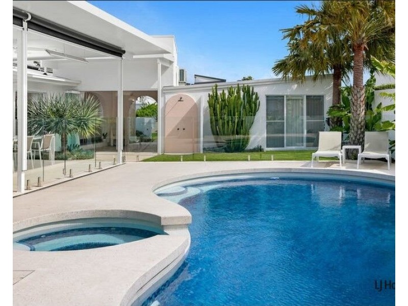 20 Long Island Court, Mermaid Waters QLD 4218