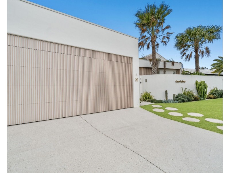20 Long Island Court, Mermaid Waters QLD 4218