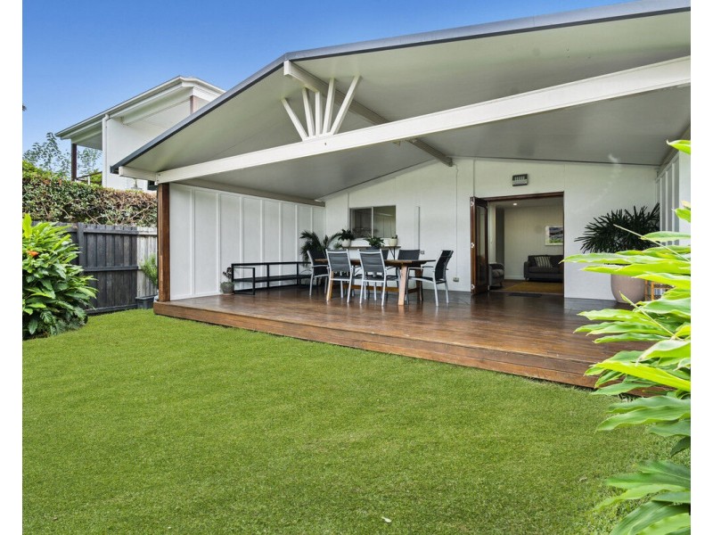 2/97 Nobby Parade, Miami QLD 4220