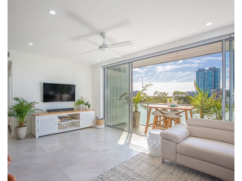 805/30 Brighton Parade, Southport QLD 4215