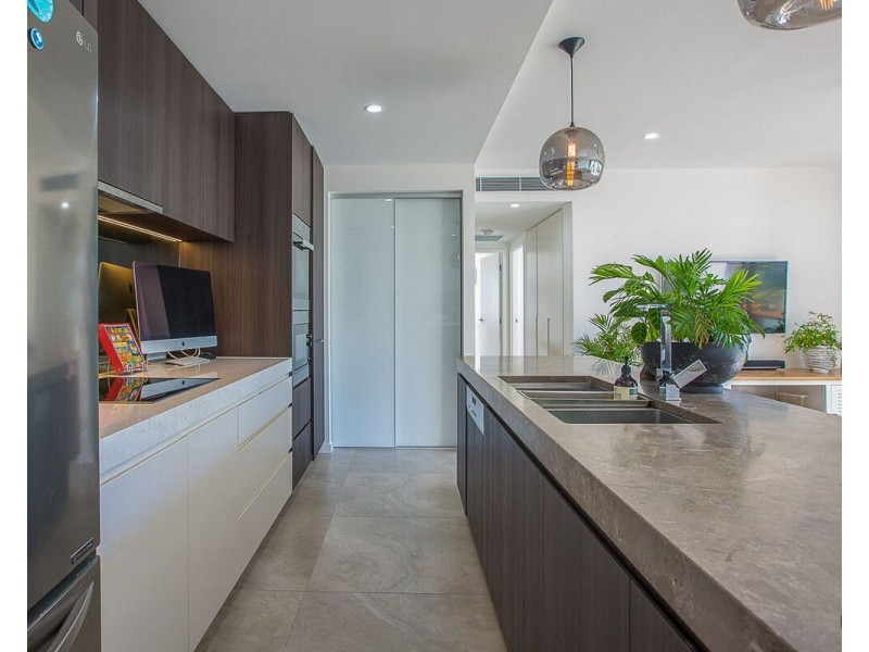 805/30 Brighton Parade, Southport QLD 4215