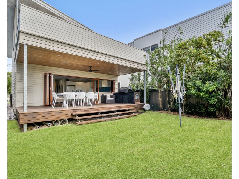 27 Twenty Third Avenue, Palm Beach QLD 4221