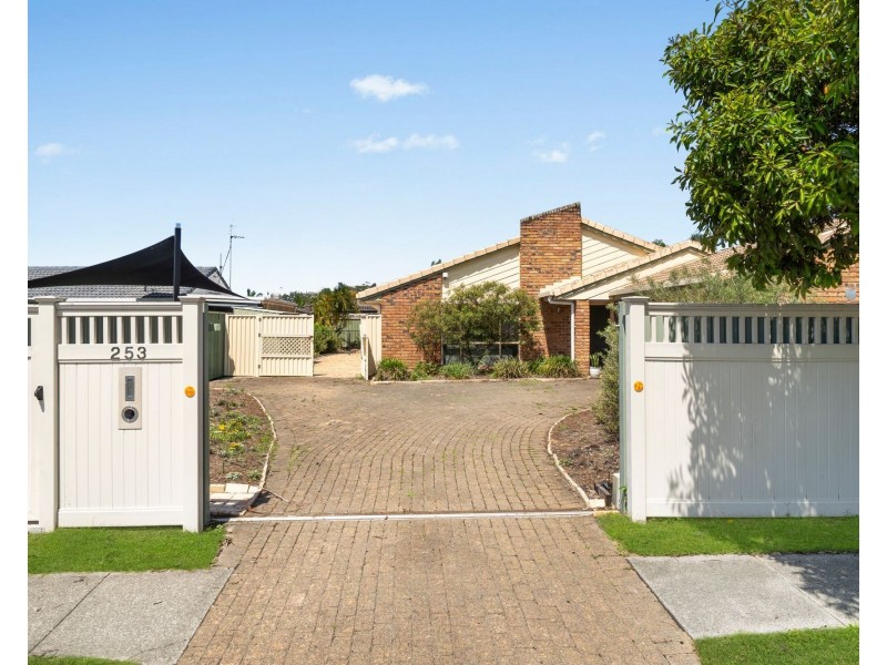 253 Nineteenth Avenue, Elanora QLD 4221