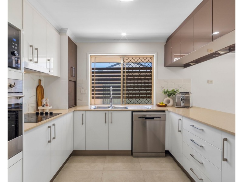 253 Nineteenth Avenue, Elanora QLD 4221