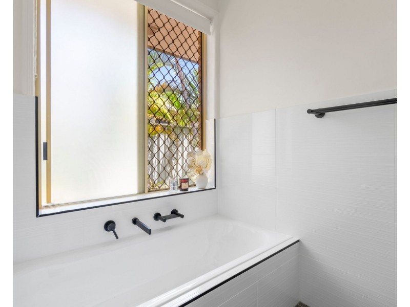 253 Nineteenth Avenue, Elanora QLD 4221