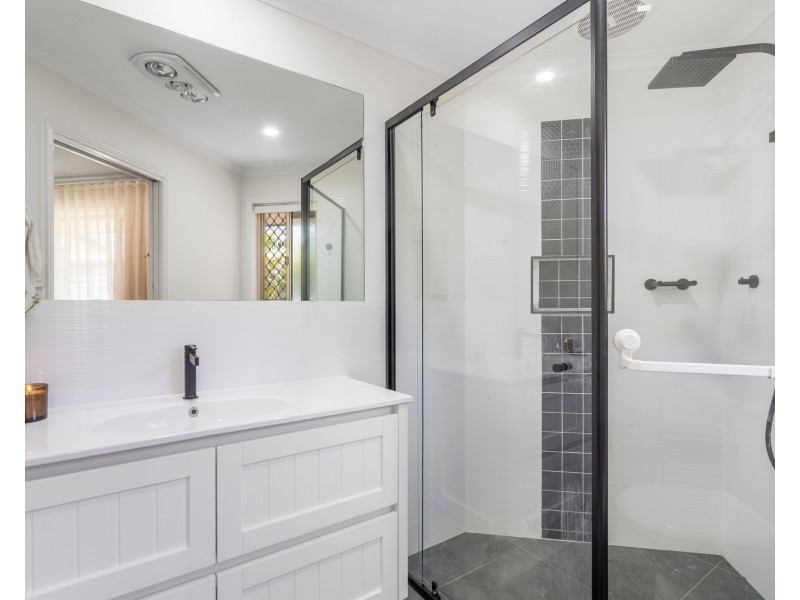 253 Nineteenth Avenue, Elanora QLD 4221