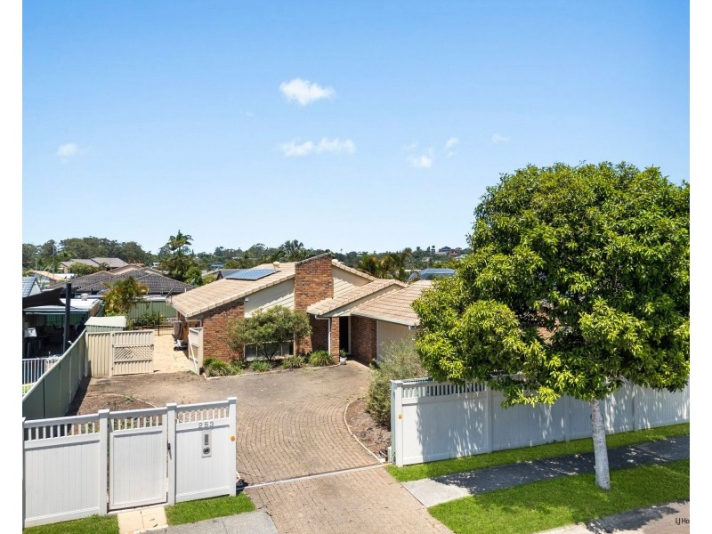 253 Nineteenth Avenue, Elanora QLD 4221