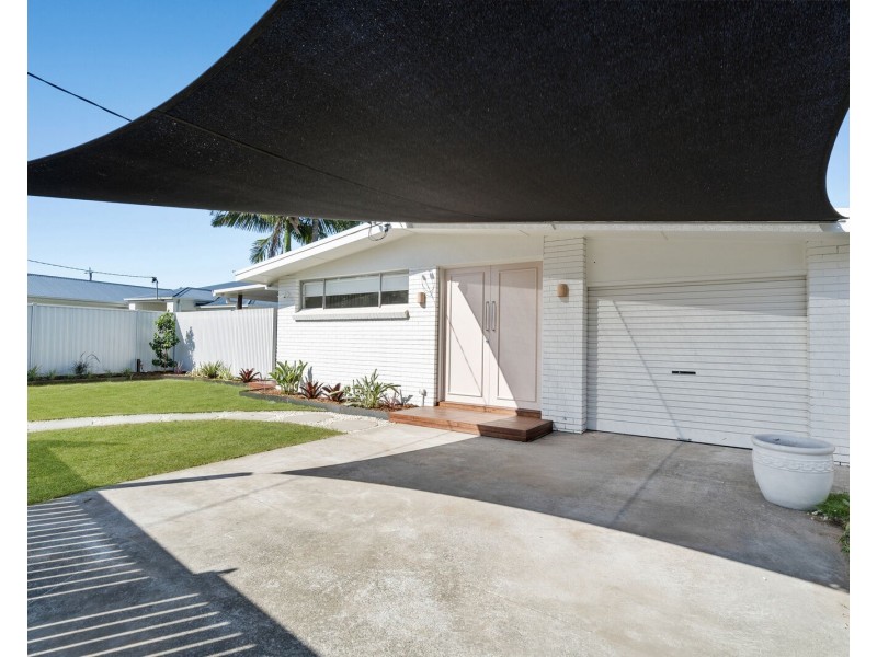 17 Flores Avenue, Palm Beach QLD 4221