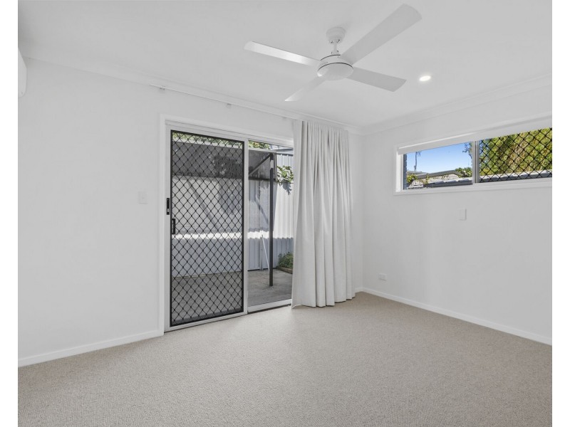 17 Flores Avenue, Palm Beach QLD 4221