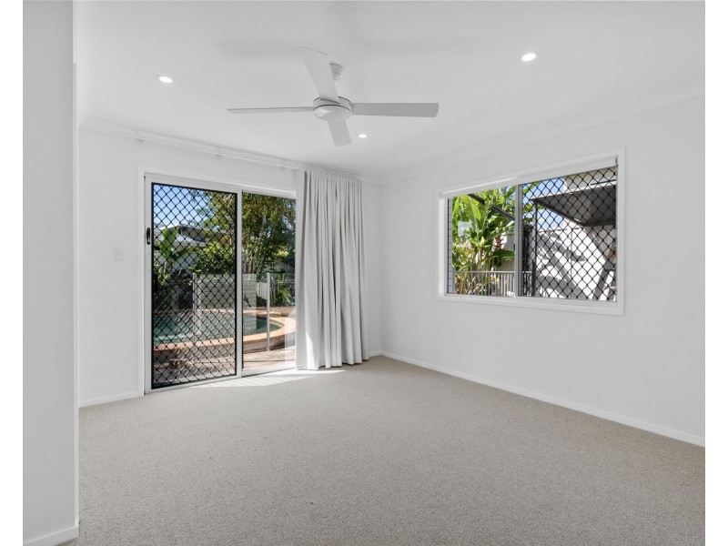 17 Flores Avenue, Palm Beach QLD 4221