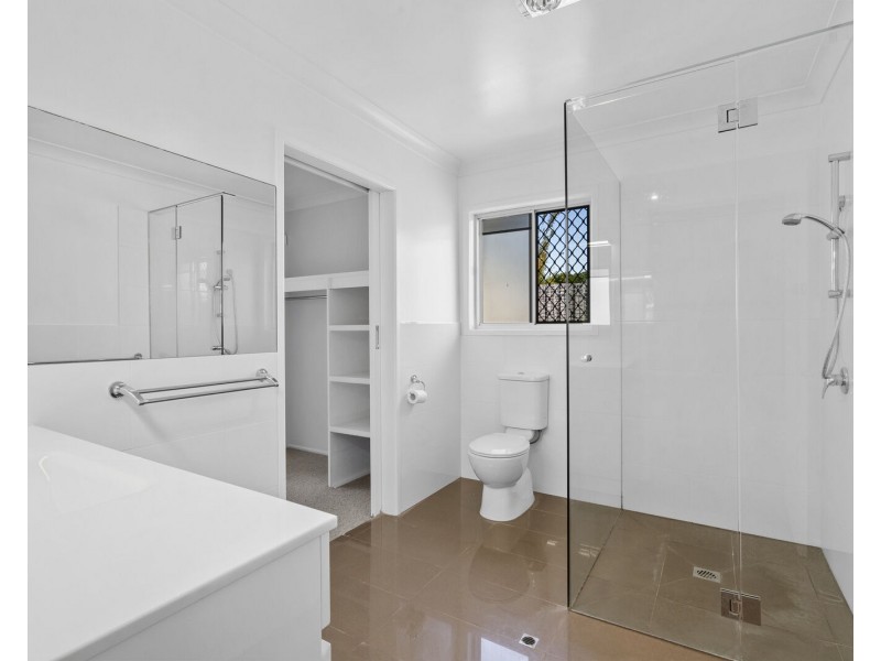 17 Flores Avenue, Palm Beach QLD 4221