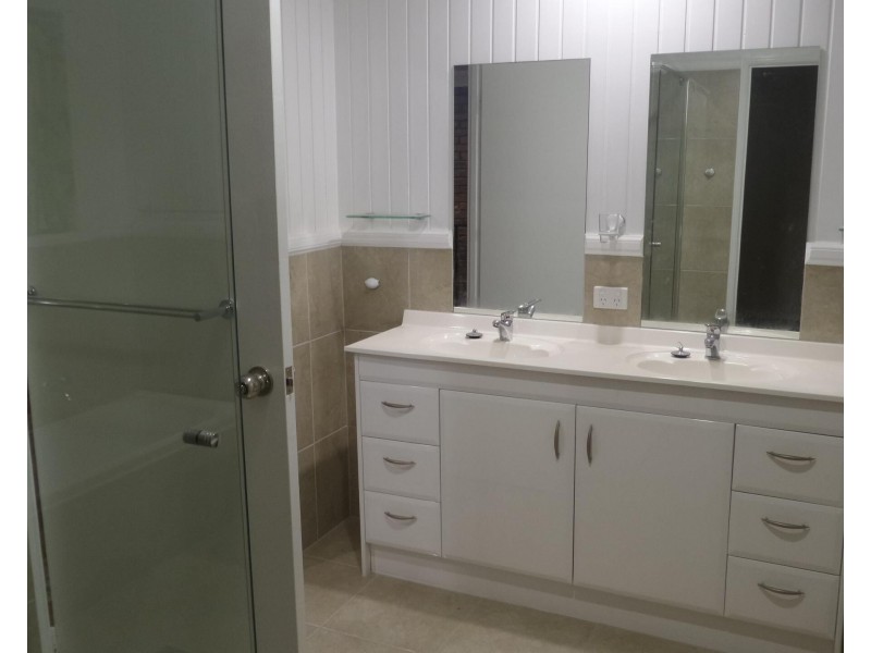 18 Bronzewing Close, Elanora QLD 4221