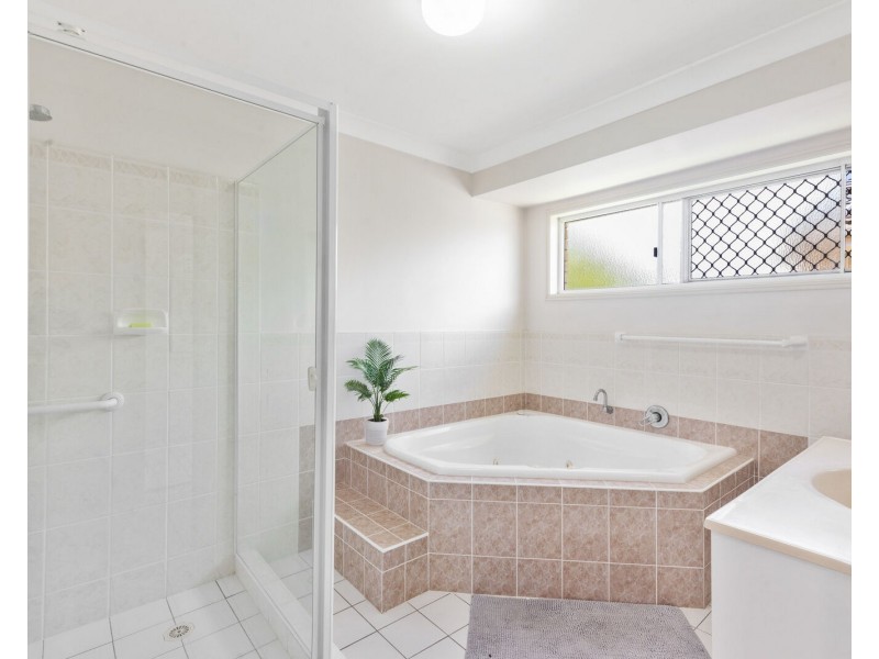 20 Casuarina Drive, Elanora QLD 4221