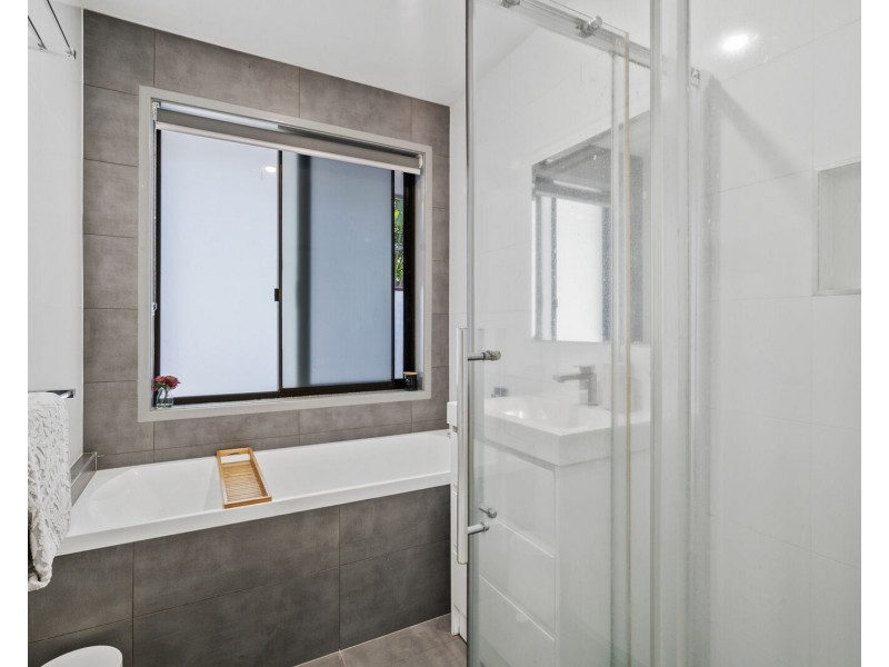 6 Wickepin Court, Elanora QLD 4221