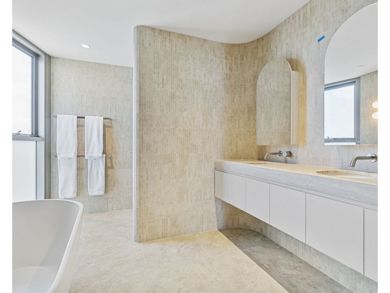 17/152 Jefferson Lane, Palm Beach QLD 4221