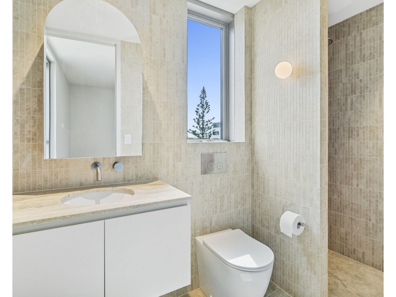 17/152 Jefferson Lane, Palm Beach QLD 4221