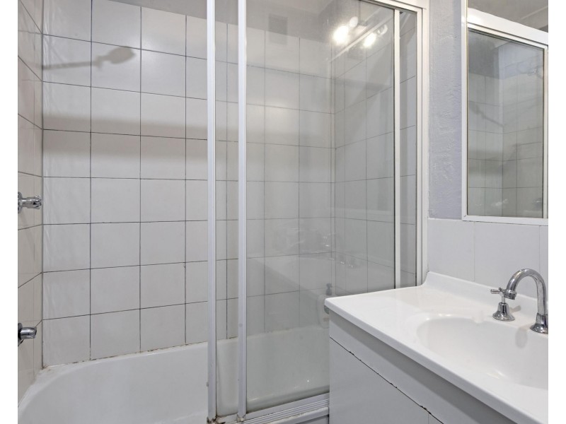 42/13-17 Brown Street, Labrador QLD 4215