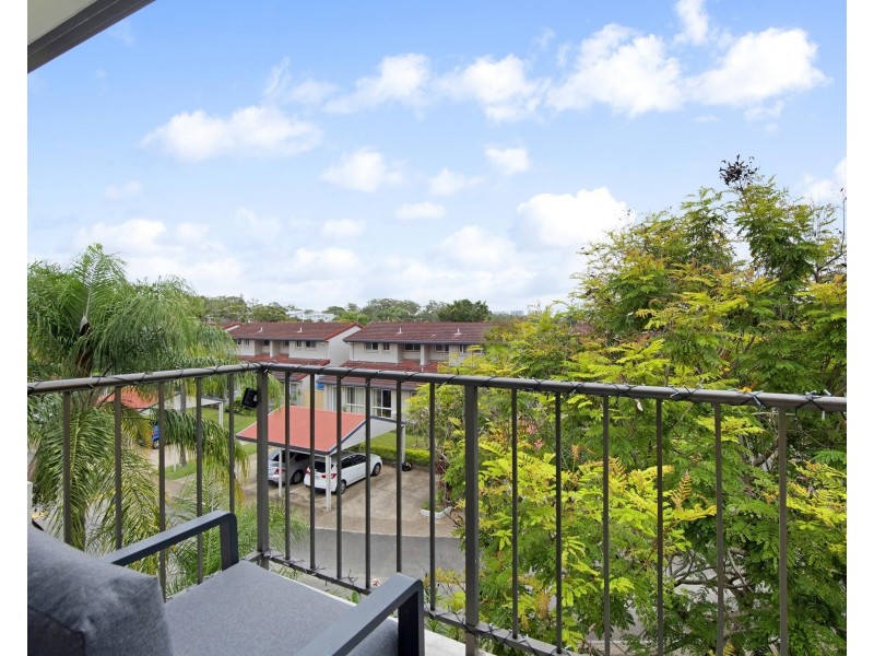 42/13-17 Brown Street, Labrador QLD 4215