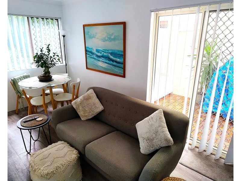 2/3 Nyrang Avenue, Palm Beach QLD 4221