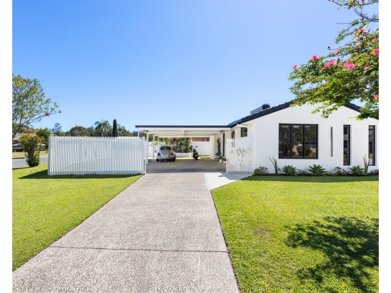 11 Togos Avenue, Currumbin Waters QLD 4223