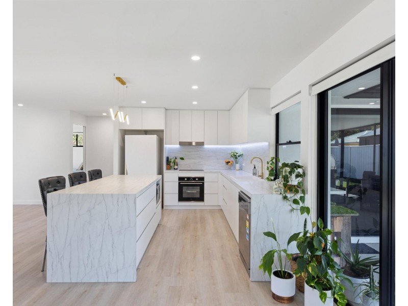 11 Togos Avenue, Currumbin Waters QLD 4223