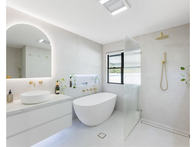 11 Togos Avenue, Currumbin Waters QLD 4223