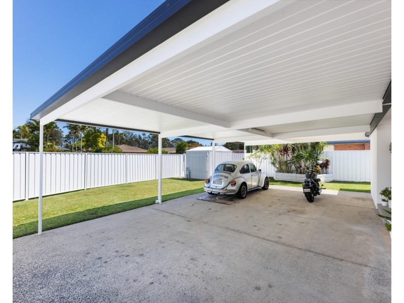 11 Togos Avenue, Currumbin Waters QLD 4223