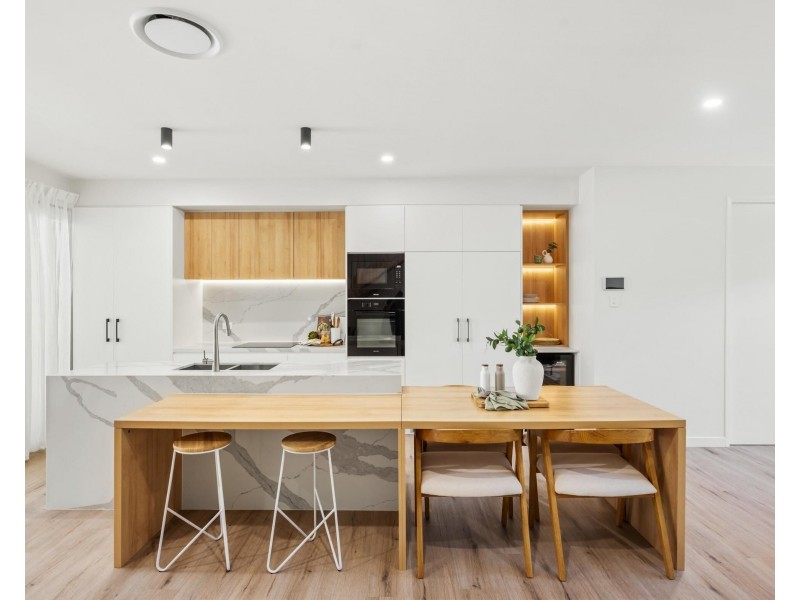 3/8 Miles Street, Coolangatta QLD 4225