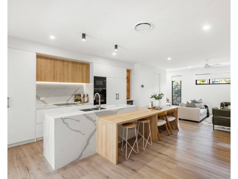 3/8 Miles Street, Coolangatta QLD 4225