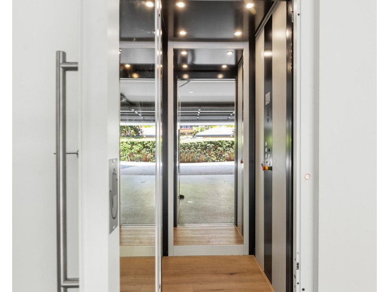 3/8 Miles Street, Coolangatta QLD 4225