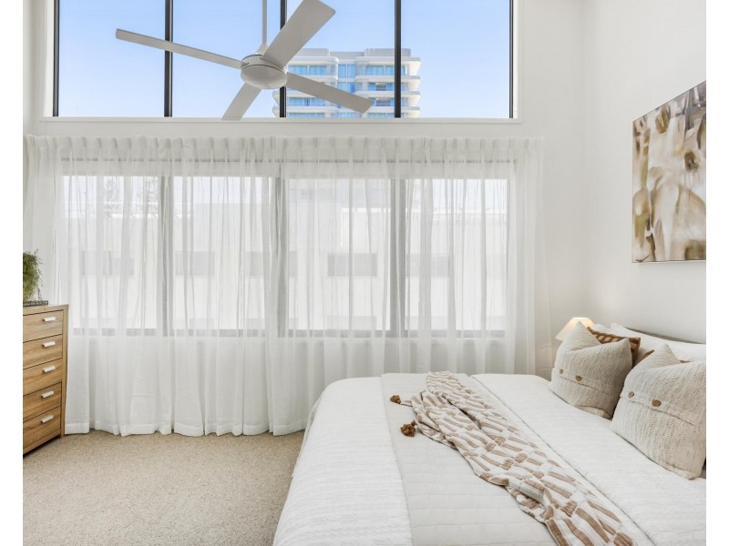 3/8 Miles Street, Coolangatta QLD 4225