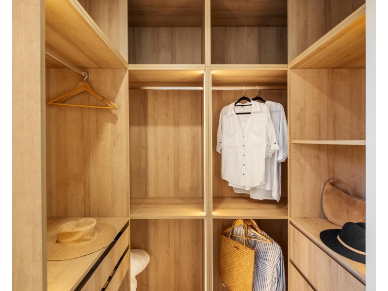 3/8 Miles Street, Coolangatta QLD 4225