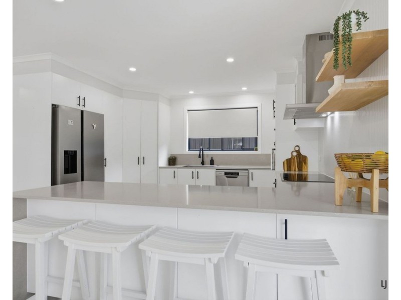 8 Jasper Court, Currumbin Waters QLD 4223