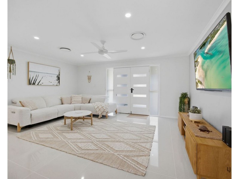 8 Jasper Court, Currumbin Waters QLD 4223