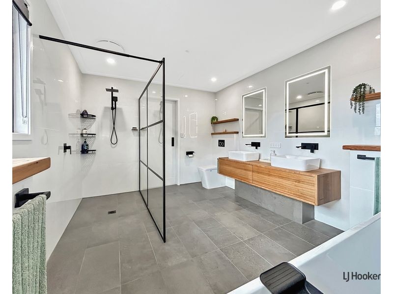 8 Jasper Court, Currumbin Waters QLD 4223