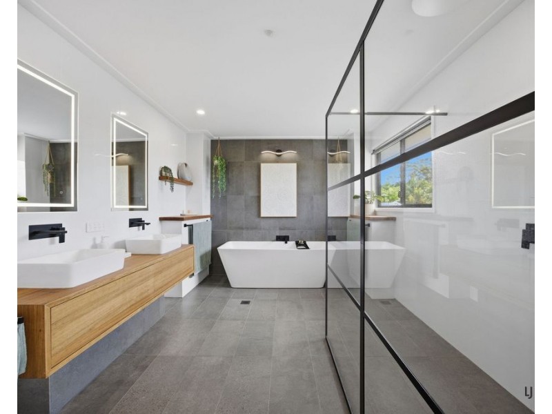 8 Jasper Court, Currumbin Waters QLD 4223