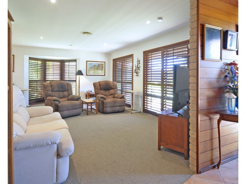 15 Foreshore Close, Elanora QLD 4221