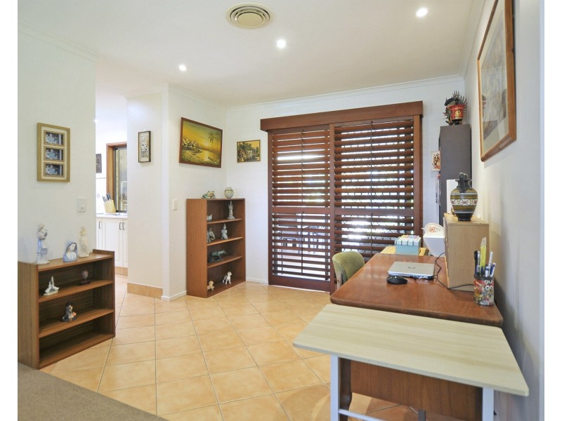 15 Foreshore Close, Elanora QLD 4221