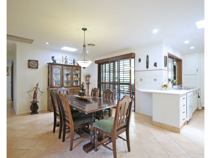 15 Foreshore Close, Elanora QLD 4221